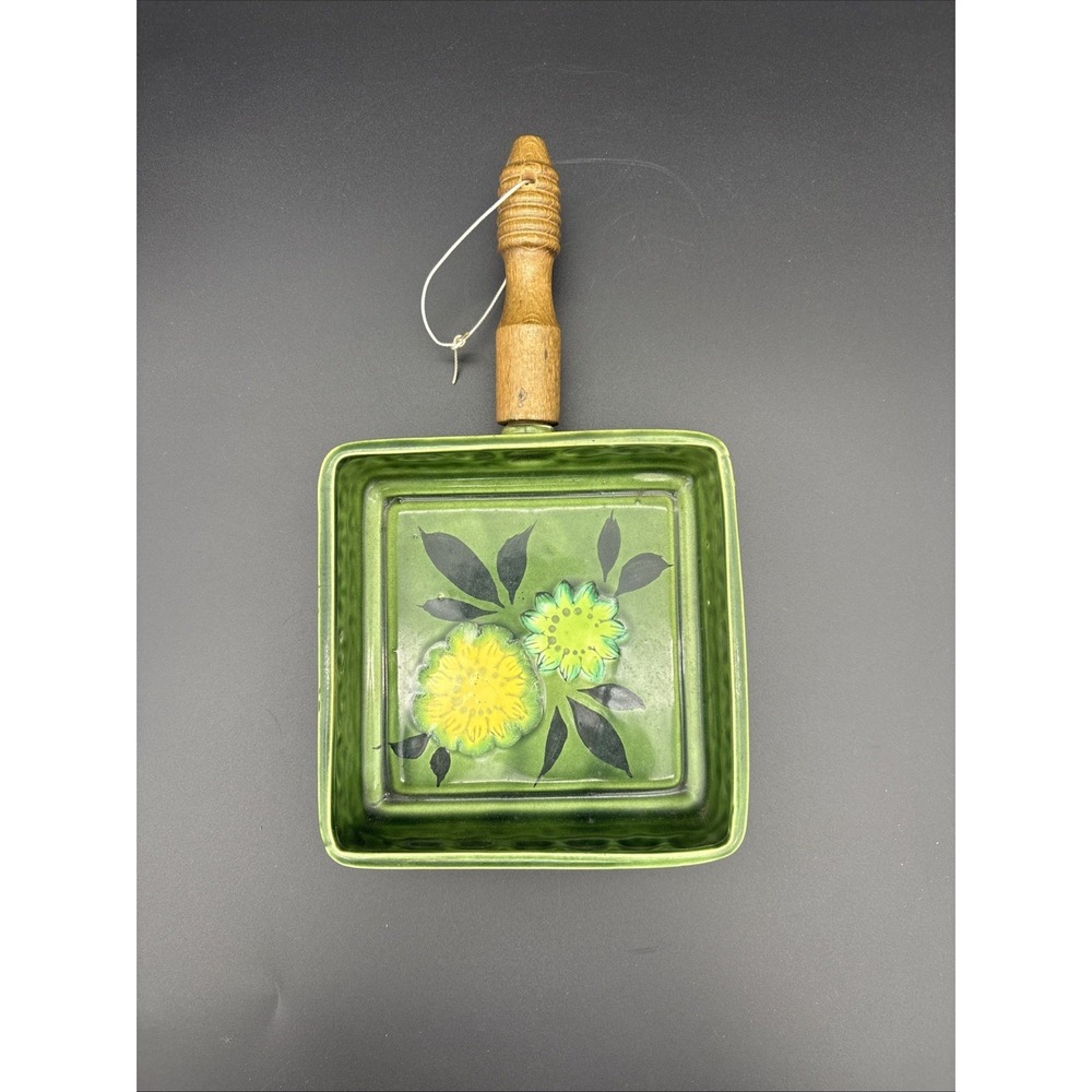 Vintage MCM Green Ceramic Shamrock Candy Dish Wood Handle Celtic Knot Clover Ptn - Picture 1 of 4